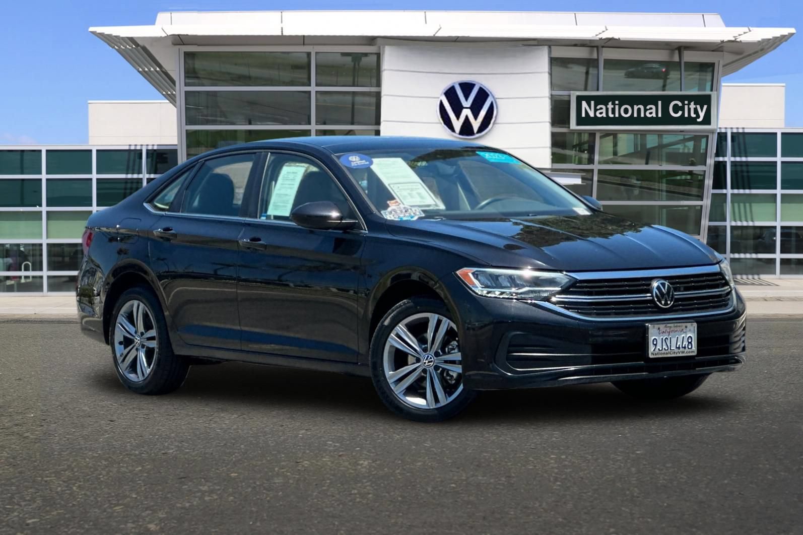 Used 2023 Volkswagen Jetta SE FWD image 2