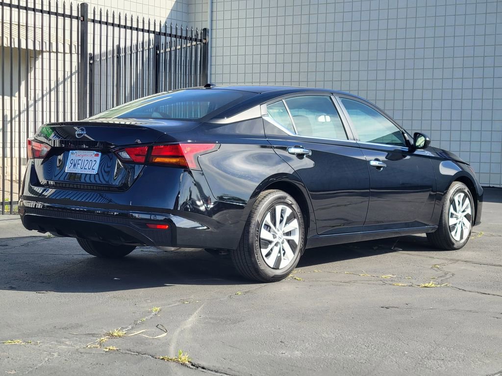 Used 2025 Nissan Altima 2.5 S FWD image 2