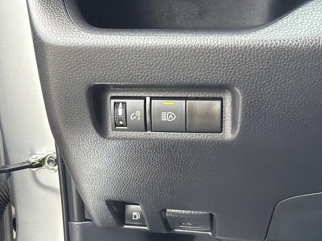Used 2025 Toyota RAV4 XLE AWD/4WD image 20