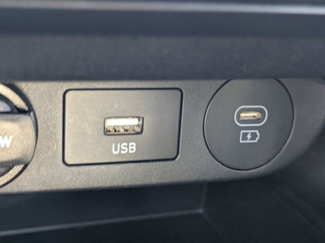 Certified 2024 Hyundai Elantra SEL image 21