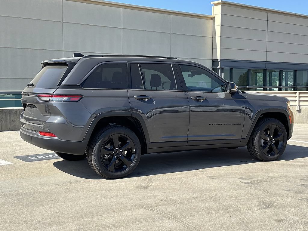 New 2026 Jeep Grand Cherokee Limited w/ Limited Altitude Package AWD/4WD image 3