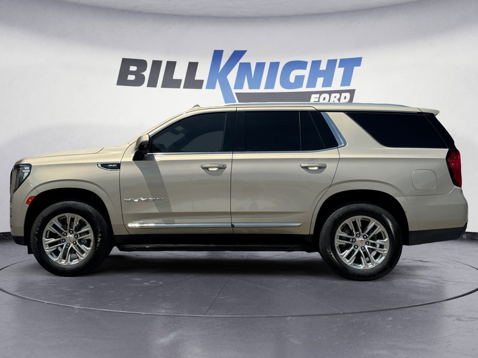 Used 2021 GMC Yukon SLT w/ SLT Luxury Plus Package AWD/4WD image 2