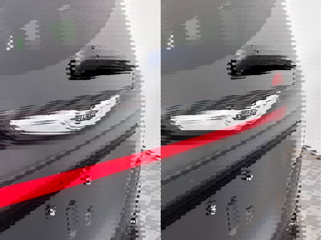 Used 2023 Chrysler Pacifica Limited image 3