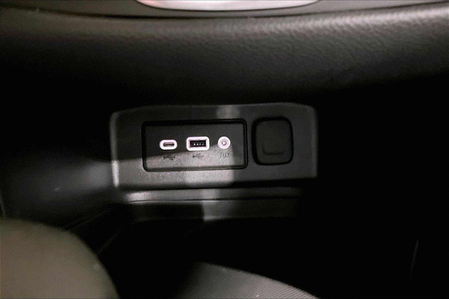 Used 2023 Chevrolet Equinox RS w/ LPO, Floor Liner Package image 32