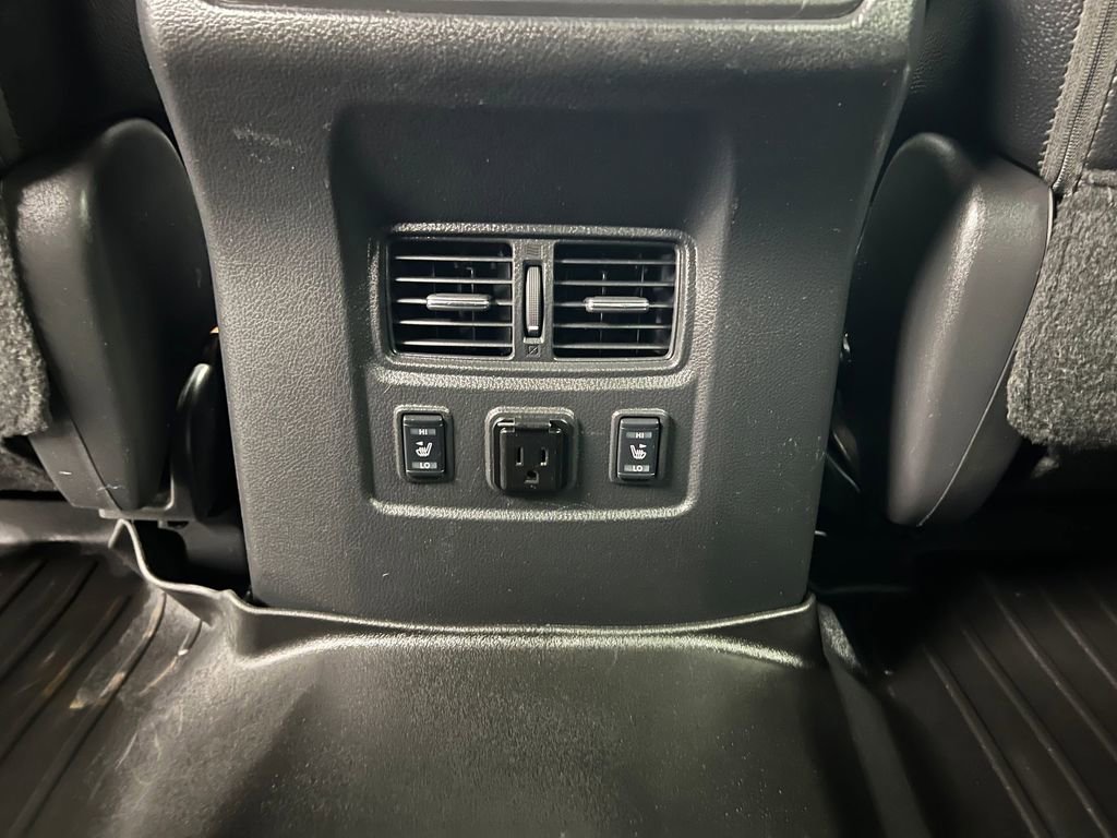 Used 2017 Nissan Titan Platinum Reserve image 27