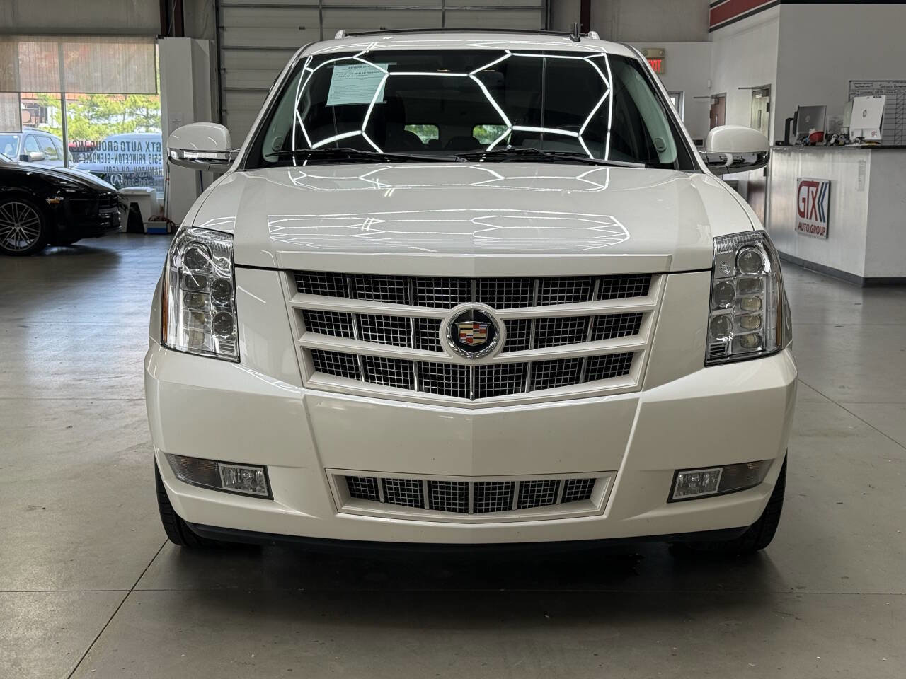Used 2014 Cadillac Escalade Premium AWD/4WD image 6