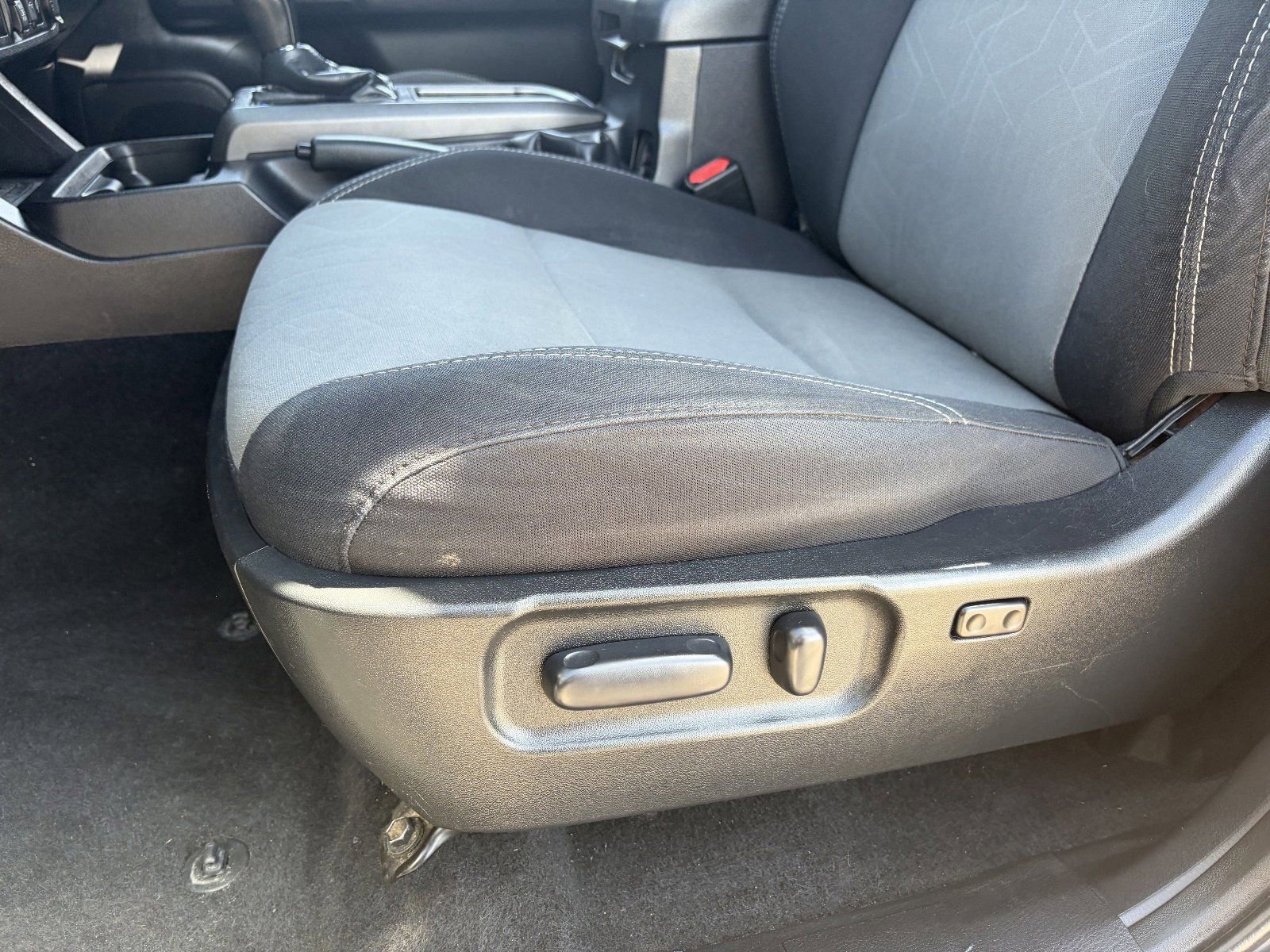 Used 2021 Toyota Tacoma TRD Off-Road w/ Technology Package RWD image 22