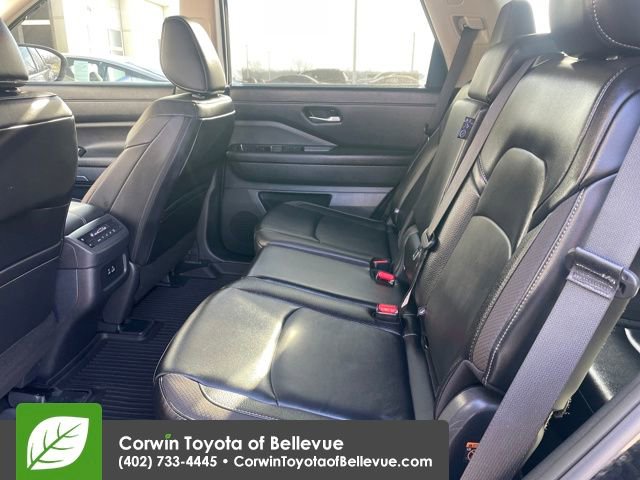 Used 2025 Nissan Pathfinder SL AWD/4WD image 26