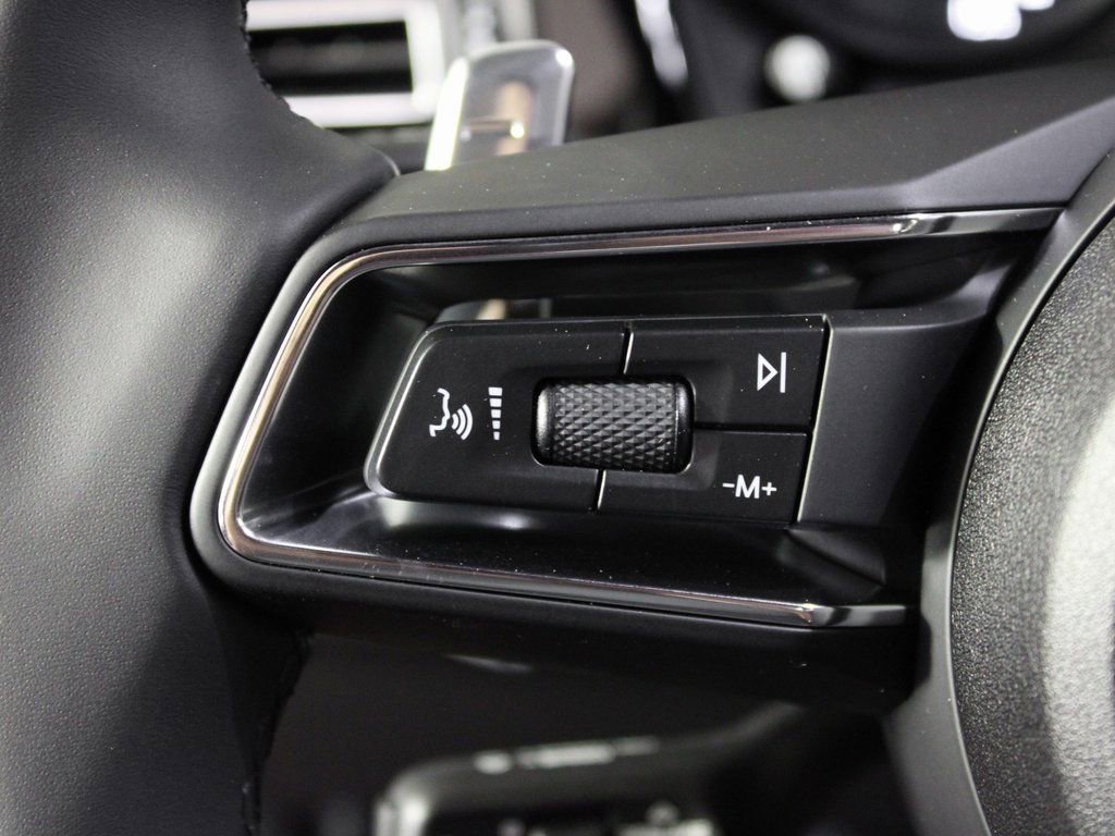Certified 2025 Porsche Macan image 23