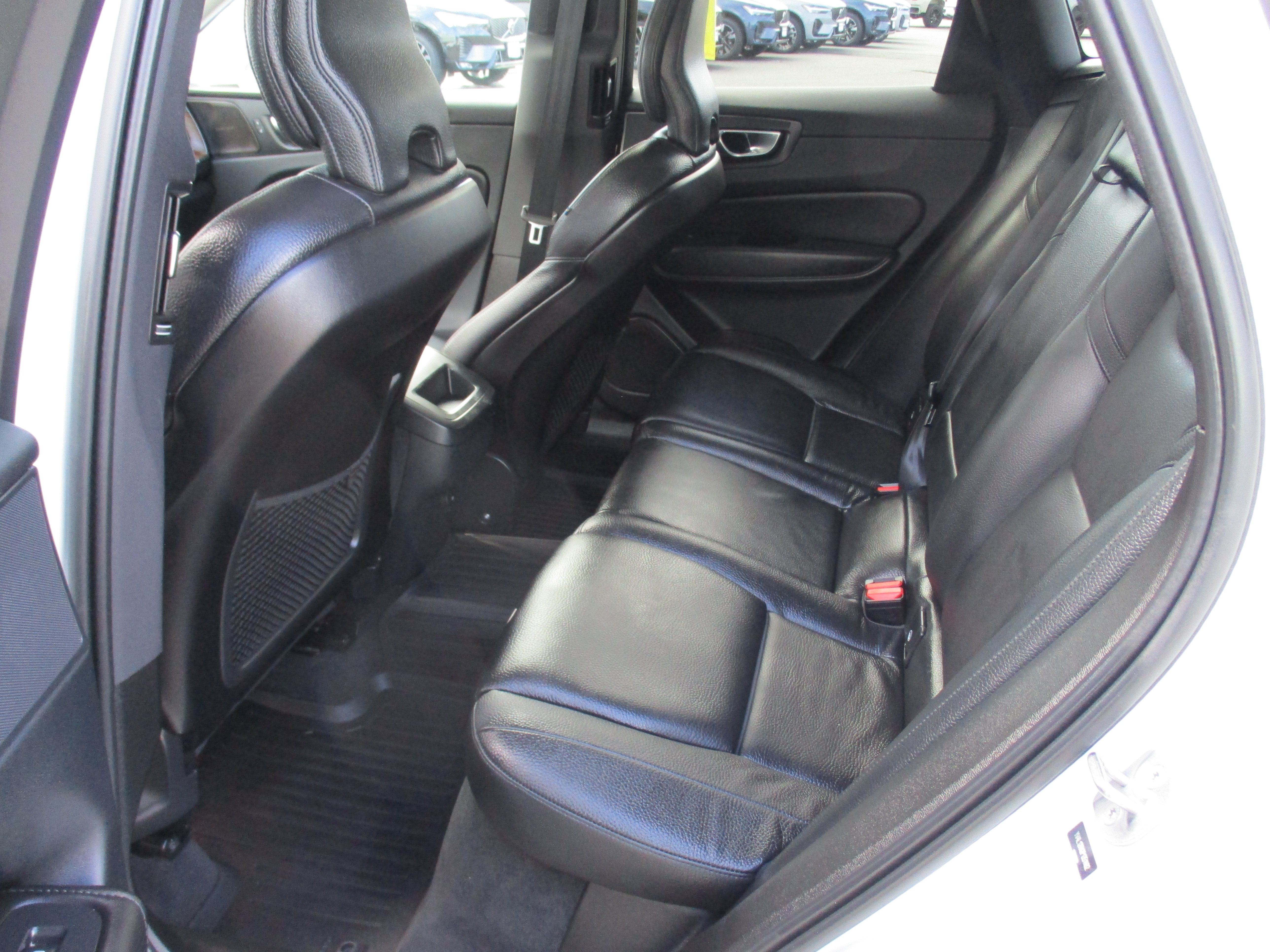 Certified 2023 Volvo XC60 B5 Plus image 13