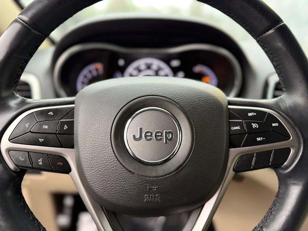 Used 2022 Jeep Grand Cherokee Laredo E image 33