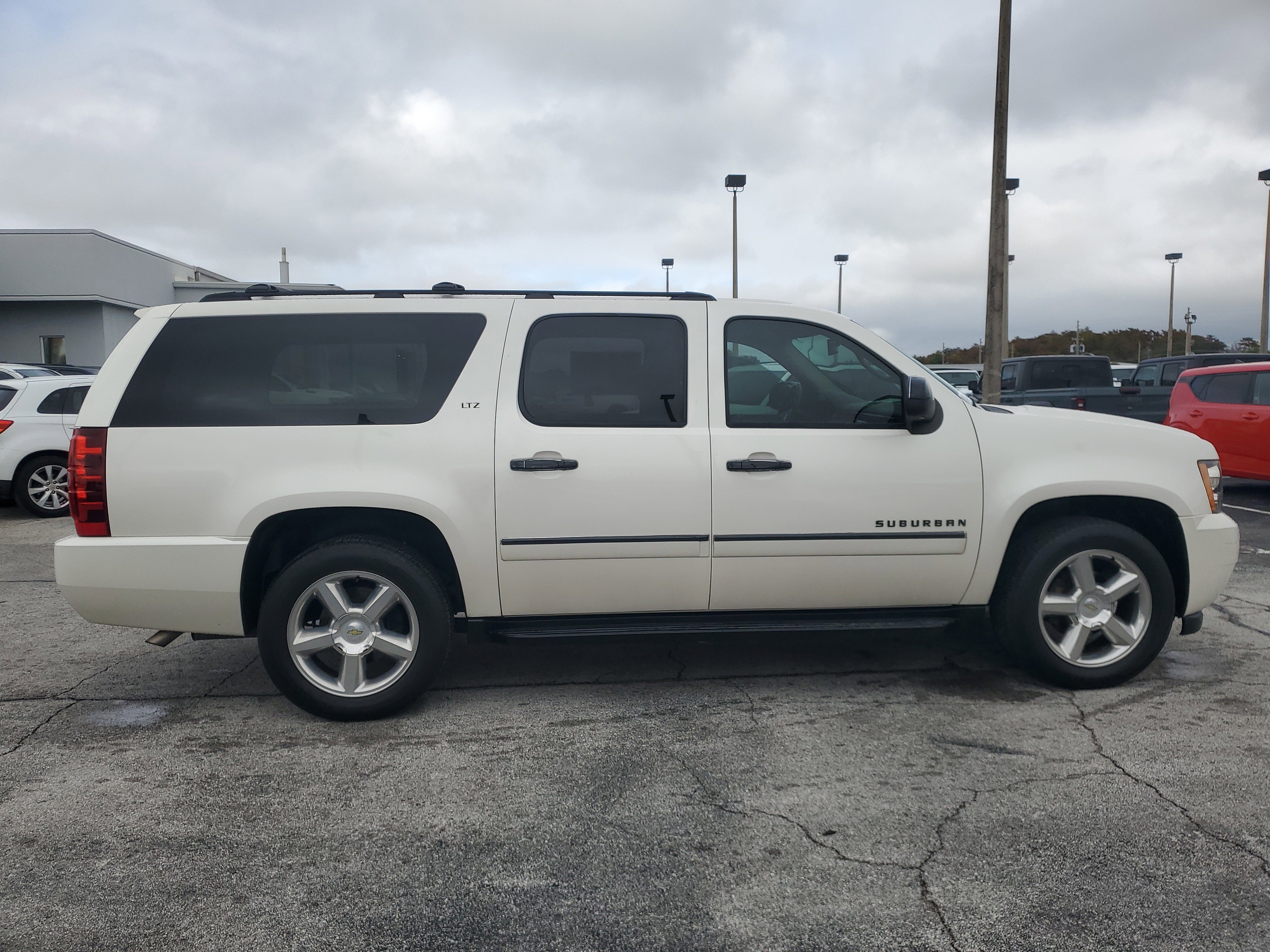 Used 2011 Chevrolet Suburban LTZ image 9