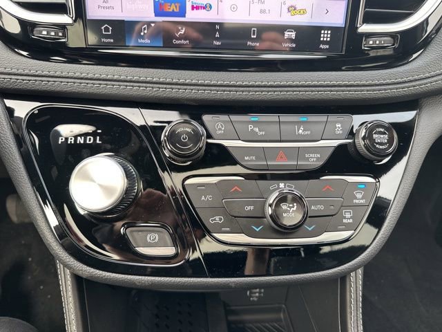 New 2026 Chrysler Pacifica Limited w/ S Appearance Package FWD image 31