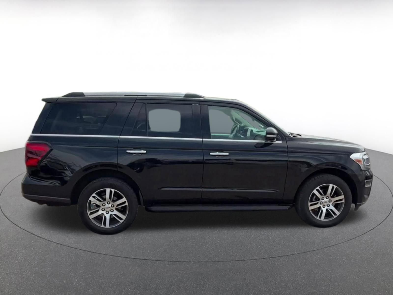 Used 2024 Ford Expedition Limited RWD image 15