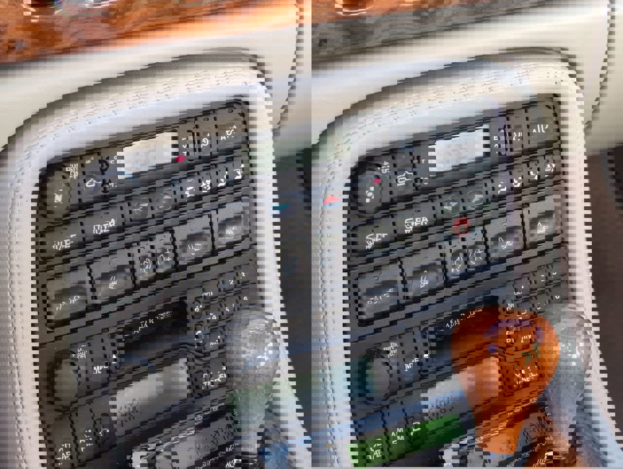 Used 2002 Jaguar XK8 Convertible image 21