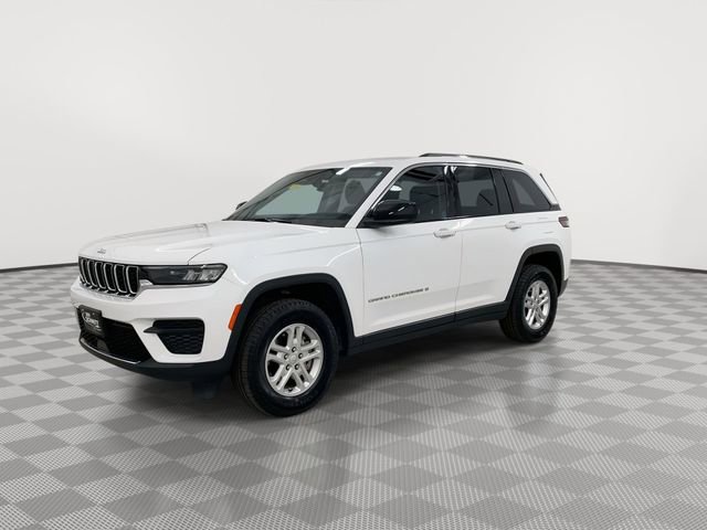Used 2024 Jeep Grand Cherokee Laredo image 6