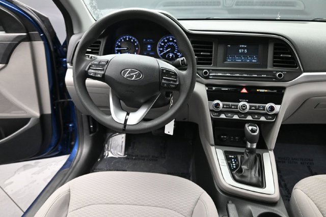 Used 2020 Hyundai Elantra SE FWD image 18