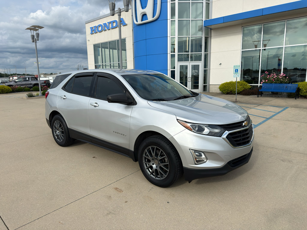 Used 2018 Chevrolet Equinox LS FWD image 3