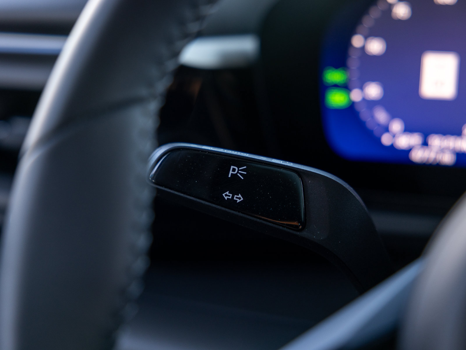 Certified 2025 Porsche Macan 4S Electric AWD/4WD image 47