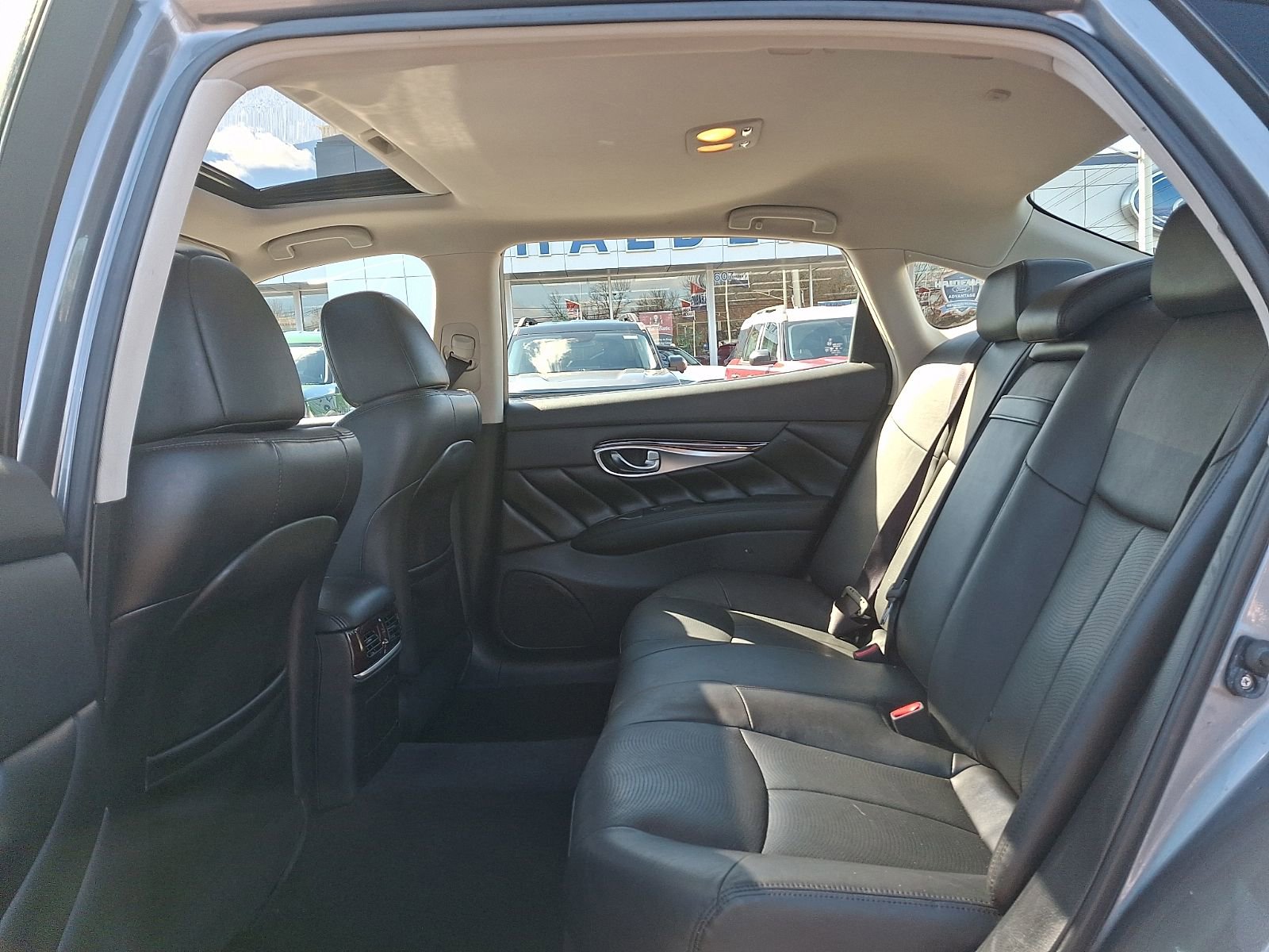 Used 2017 INFINITI Q70 L 3.7 image 11