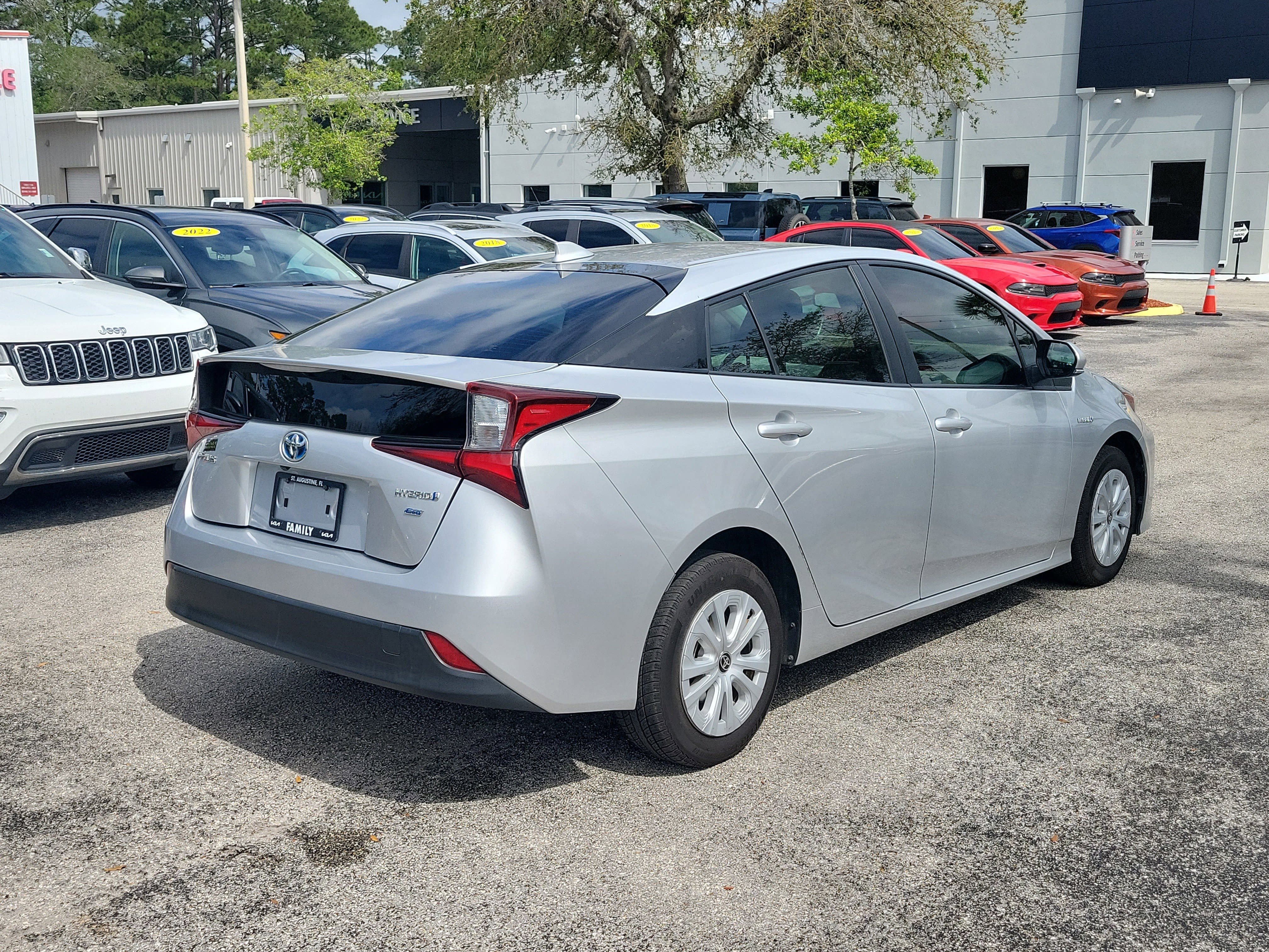 Used 2019 Toyota Prius L Eco FWD image 6