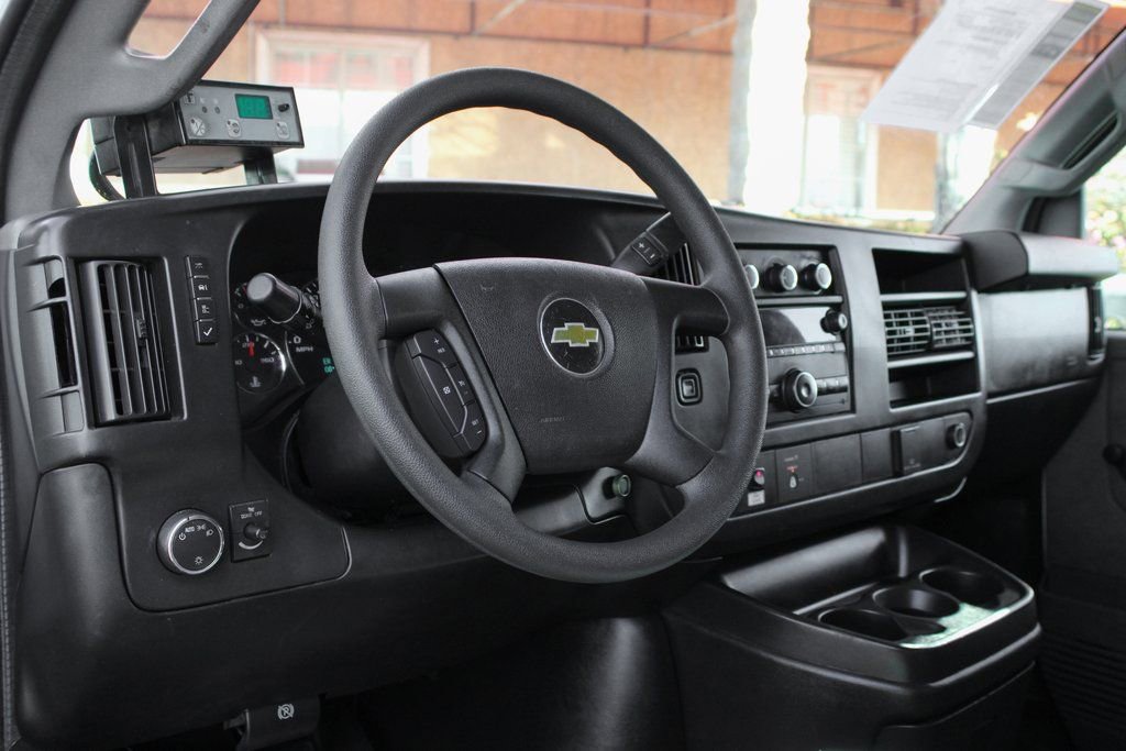 Used 2016 Chevrolet Express 4500 w/ Chrome Appearance Package RWD image 17
