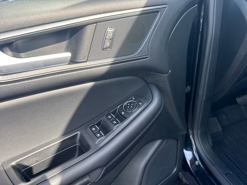 Used 2024 Ford Edge SE image 25