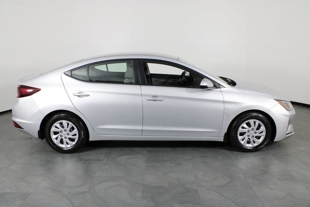 Used 2019 Hyundai Elantra SE image 13