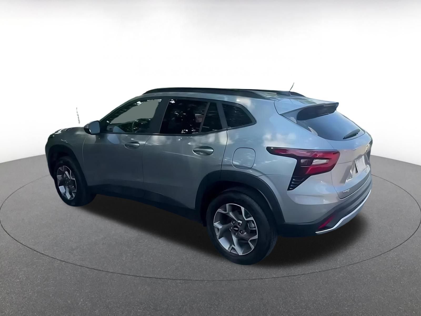 Used 2025 Chevrolet Trax LT w/ LT Convenience Package FWD image 10