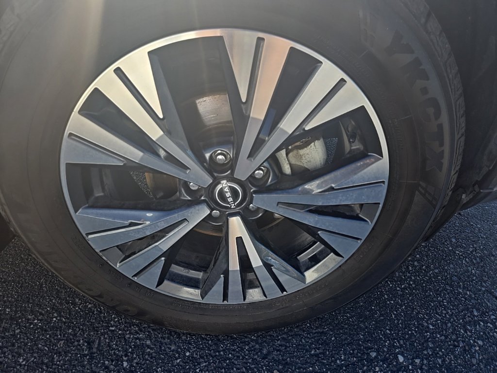 Used 2022 Nissan Rogue SV AWD/4WD image 35