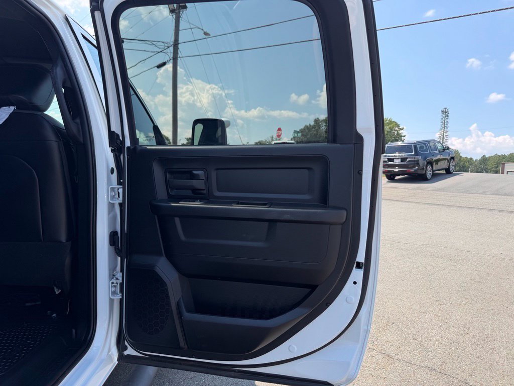 Used 2025 RAM 3500 Tradesman w/ Chrome Appearance Group AWD/4WD image 34