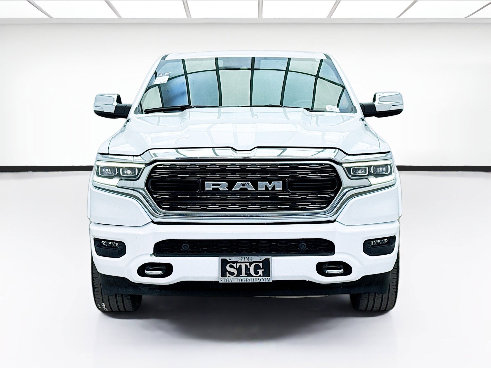 Used 2022 RAM 1500 Limited AWD/4WD image 2