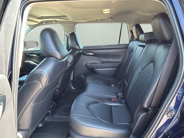Used 2025 Toyota Highlander XLE FWD image 14