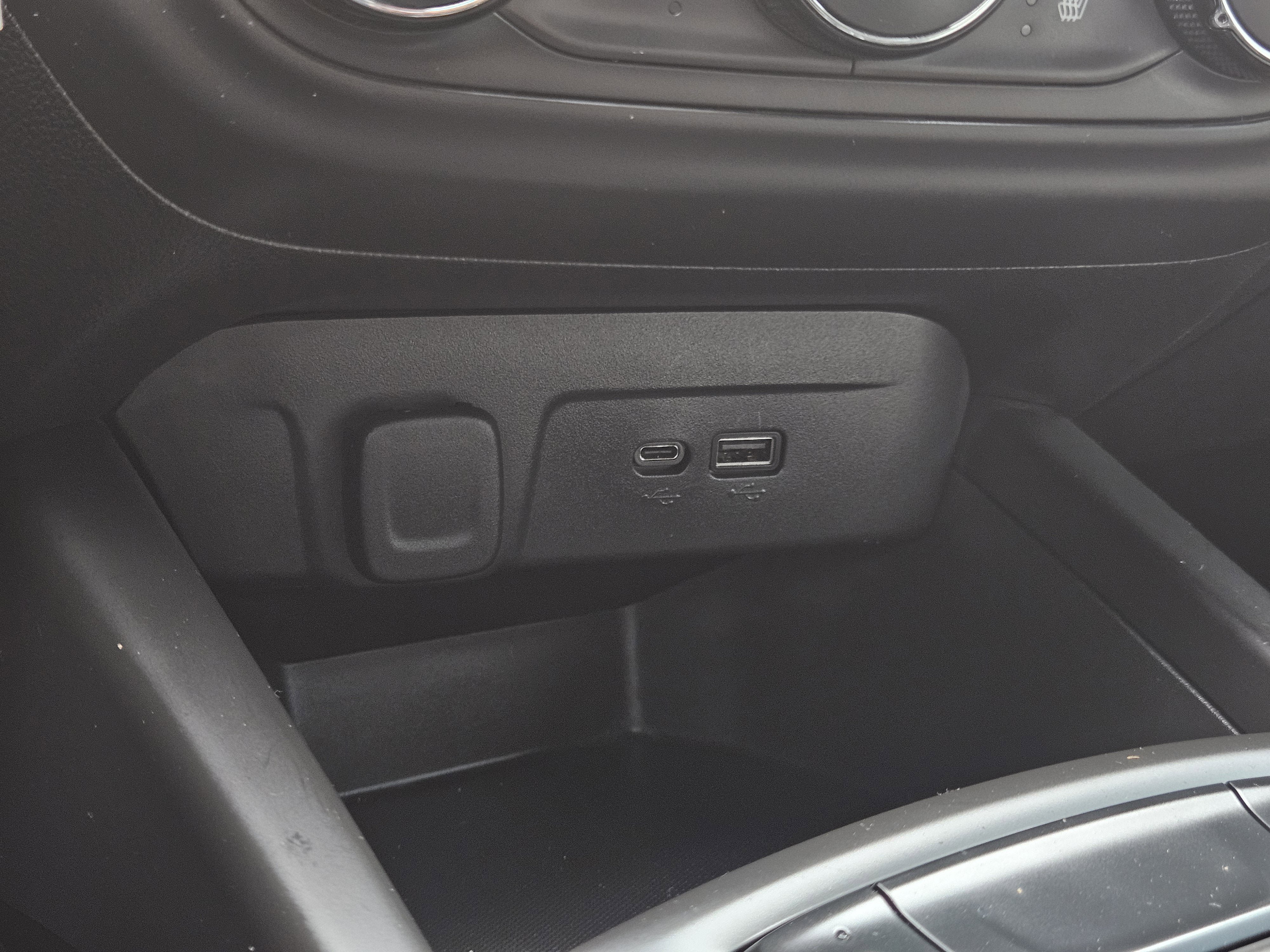 Used 2024 Chevrolet Trax RS w/ Driver Confidence Package FWD image 23