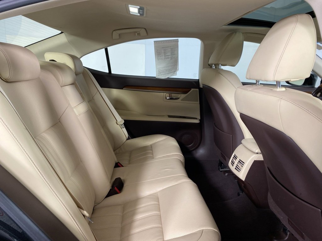 Used 2018 Lexus ES 300h image 25