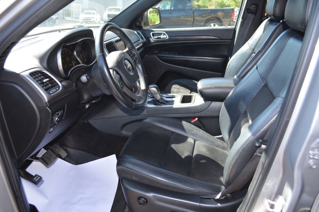 Used 2018 Jeep Grand Cherokee Altitude AWD/4WD image 12