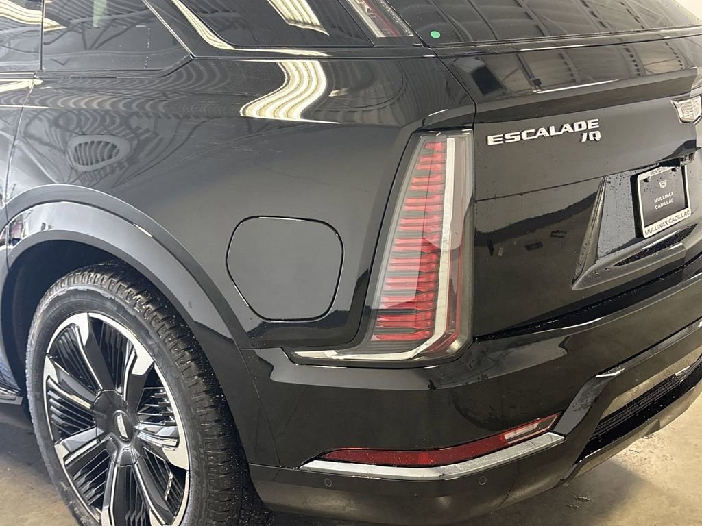 New 2025 Cadillac Escalade IQ Sport 2 w/ LPO, ONYX Package image 13