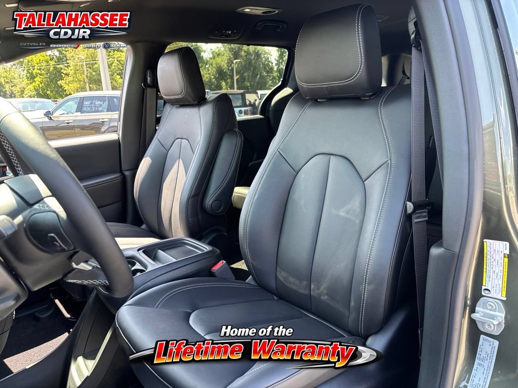 New 2027 Chrysler Pacifica Select FWD image 15