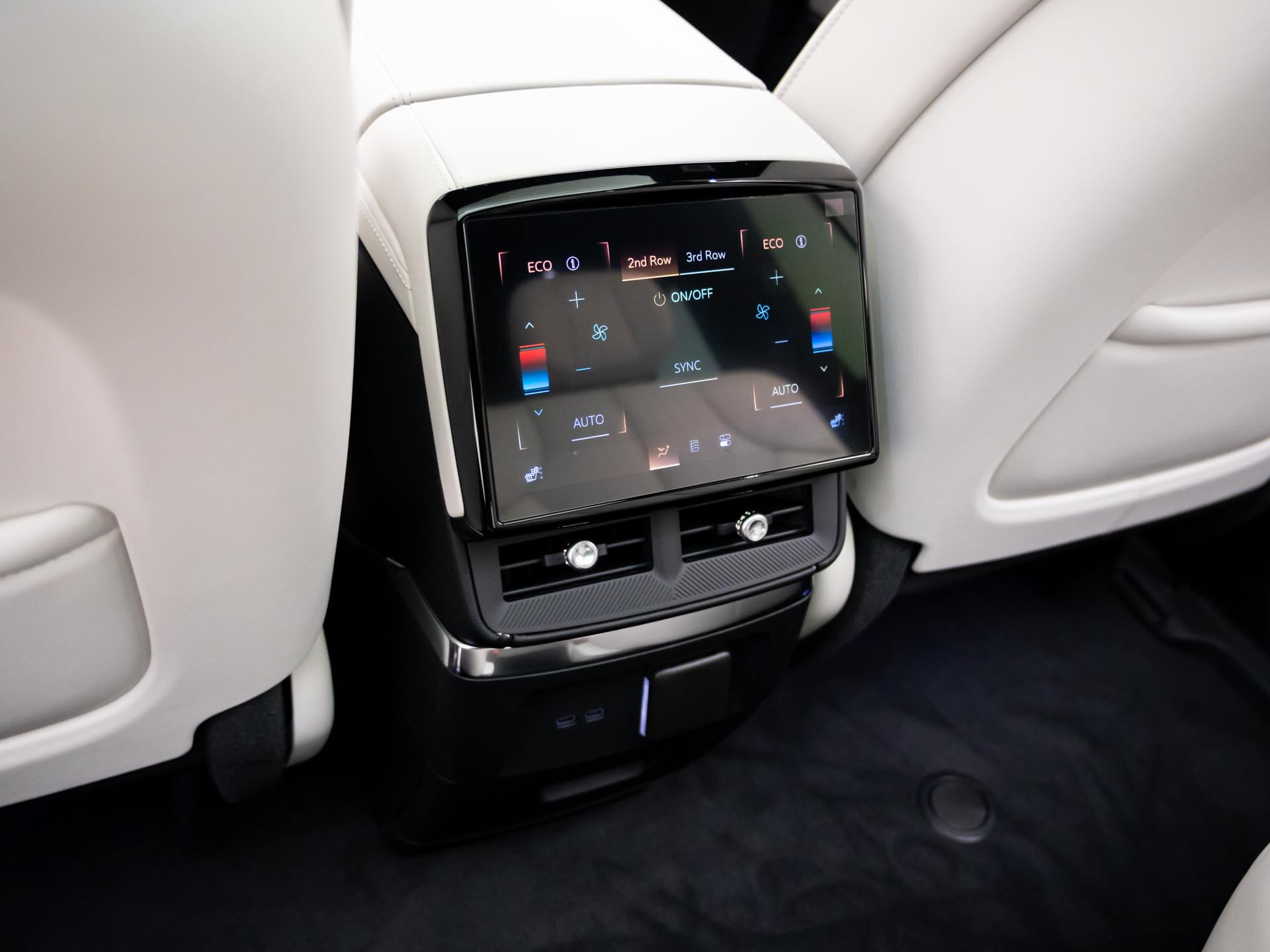 New 2027 Cadillac Vistiq Sport w/ LPO, Floor Liner Package AWD/4WD image 19