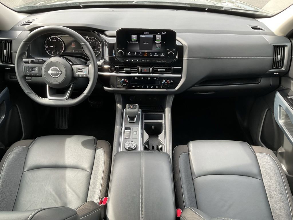 Used 2025 Nissan Pathfinder SL AWD/4WD image 16