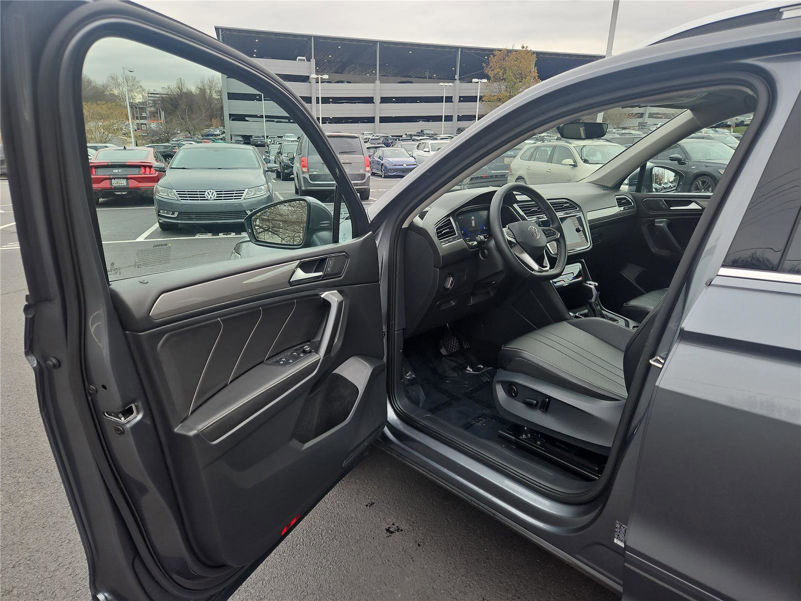 Certified 2024 Volkswagen Tiguan SE image 12