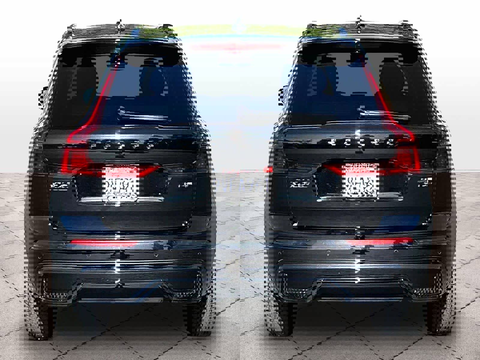 Used 2026 Volvo XC60 T8 Plus w/ Climate Package image 7