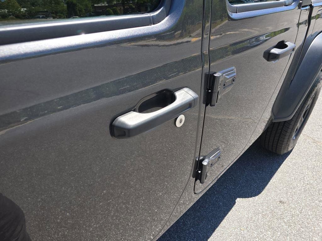 Used 2023 Jeep Gladiator Sport w/ Trailer Tow Package AWD/4WD image 12