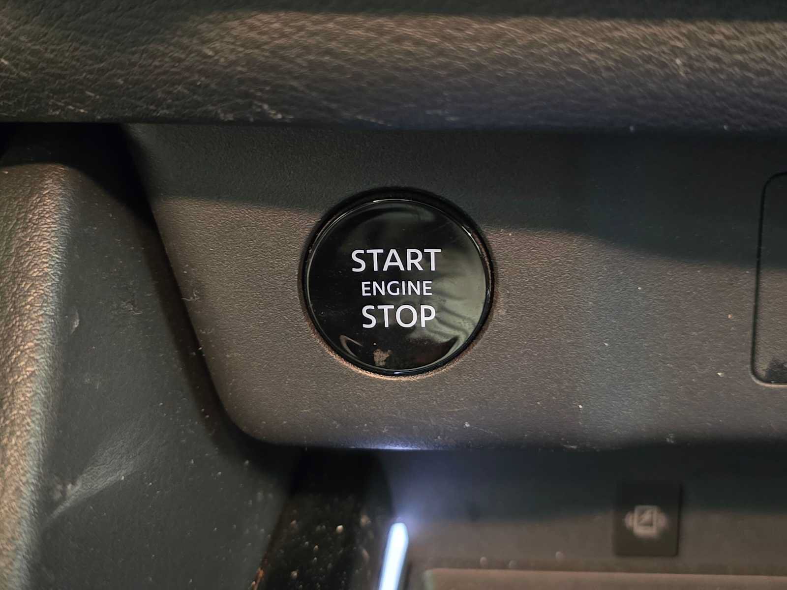 Used 2024 Nissan Rogue SL w/ SL Premium Package FWD image 33