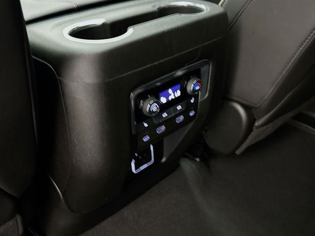 Used 2025 Chevrolet Suburban Premier AWD/4WD image 29