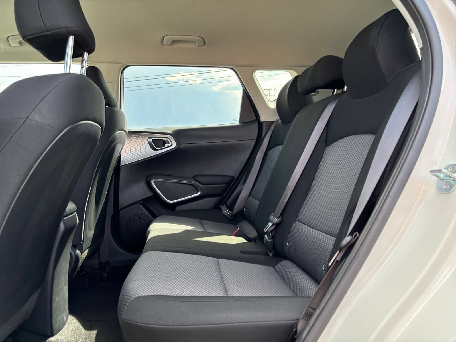 Used 2025 Kia Soul LX w/ LX Technology Package FWD image 22