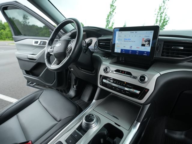 Used 2022 Ford Explorer XLT w/ Equipment Group 202A RWD image 39