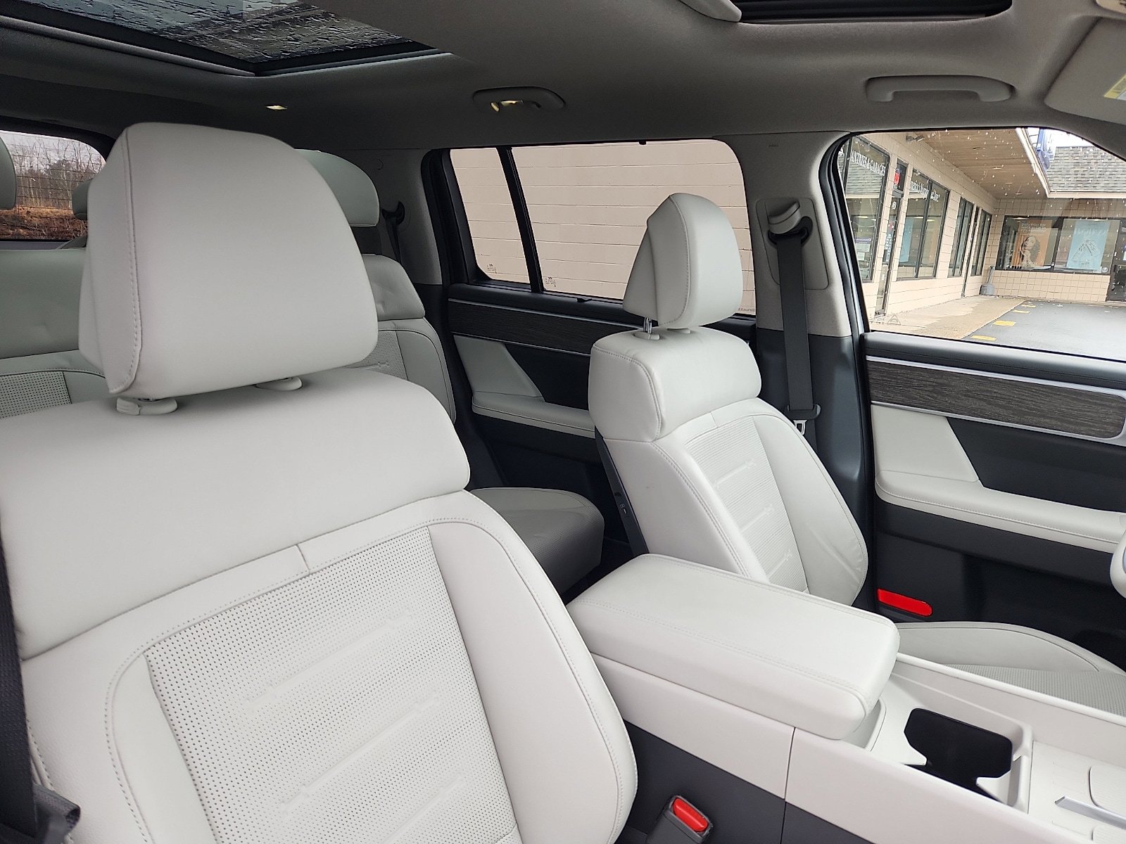 Used 2025 Hyundai Santa Fe Limited image 35