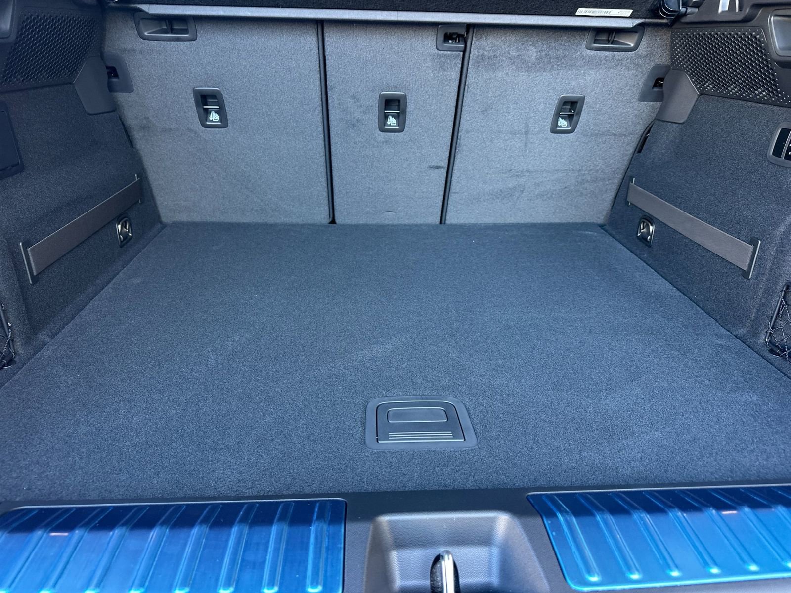 New 2025 Porsche Macan Turbo Electric image 17