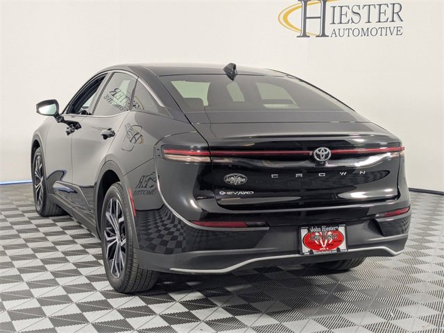 Used 2025 Toyota Crown XLE image 5